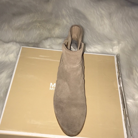 Ready for compliments w/ these MICHAEL KORS BOOTS - Picture 6 of 6